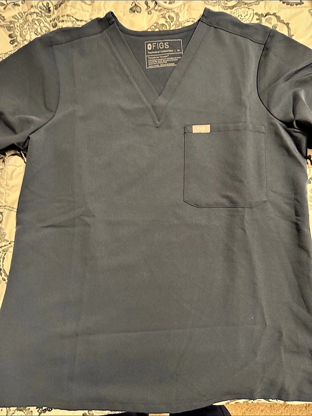 FIGS Technical Collection V-Neck Top in Dark Harbor Size Medium